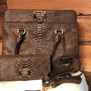 Michael Kors Astrid Shoulder Bag Handbag & Wallet